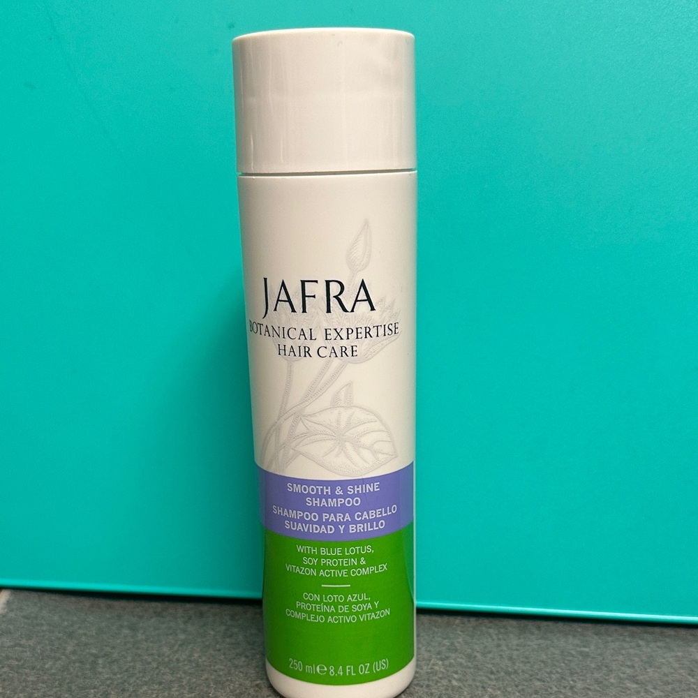 JAFRA Botanical Expertise Smooth & Shine Shampoo - White, Green, Purple